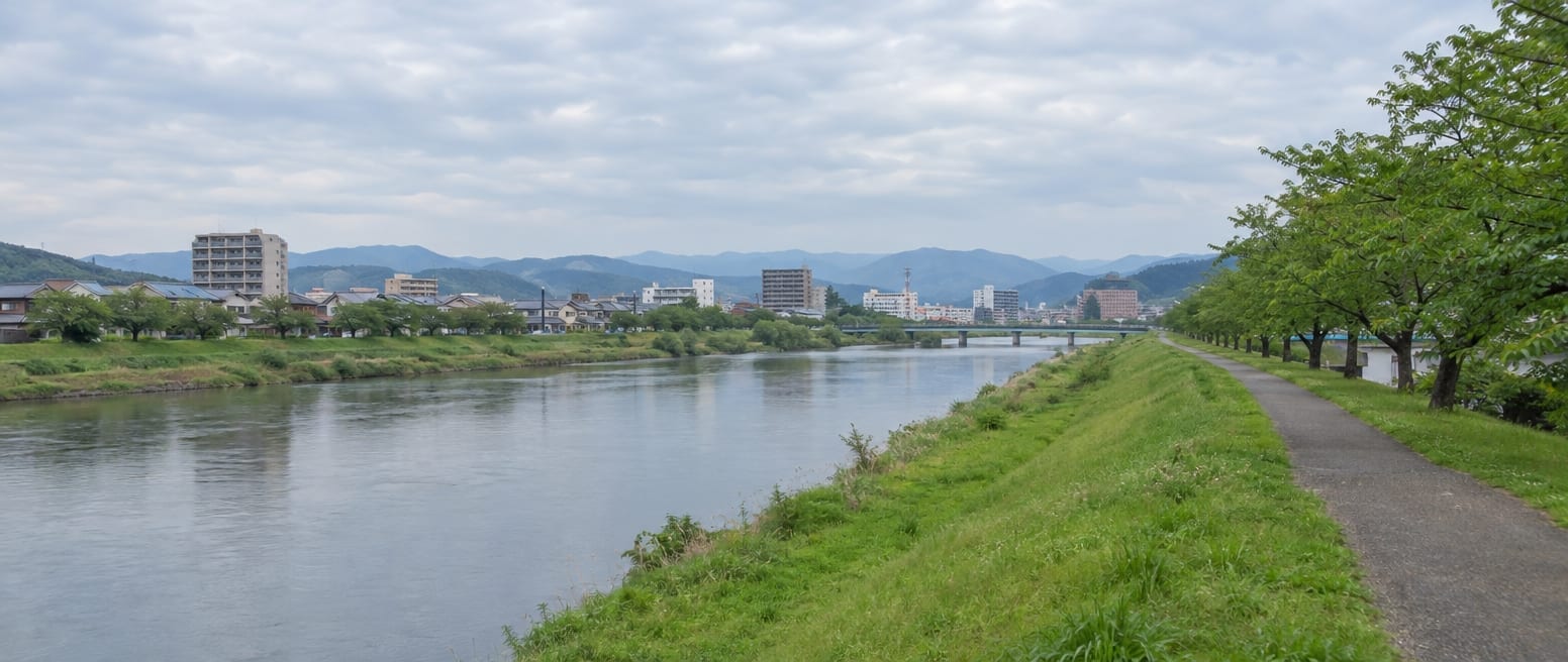 足羽川沿いの朝の風景